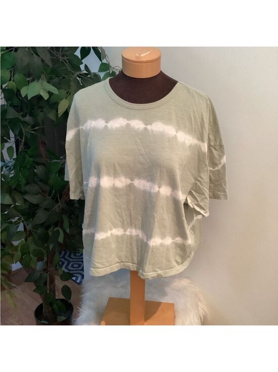 SO Tops - SO cropped short sleeve tee Woman’s Juniors XXL green & white tie dye